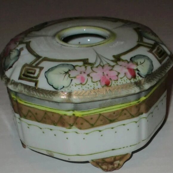 Vintage Porcelain Covered Trinket Box Powder Dish Covered Dresser Bowl Gold Trim - Picture 3 of 6